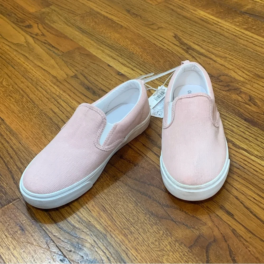 Old Navy Chambray Slip-On Sneaker Shoes NWT Girls Size 4 Smoke Free Home